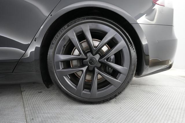 2022 Tesla Model S — photo 7 of 21