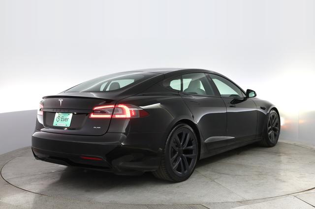 2022 Tesla Model S — photo 2 of 21