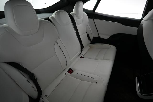 2022 Tesla Model S — photo 4 of 21