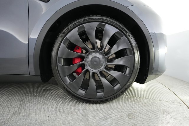 2022 Tesla Model Y — photo 17 of 22