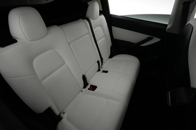 2022 Tesla Model Y — photo 4 of 22