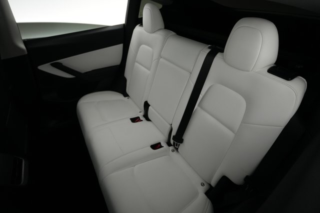 2022 Tesla Model Y — photo 18 of 22