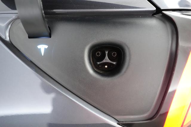 2022 Tesla Model Y — photo 8 of 22