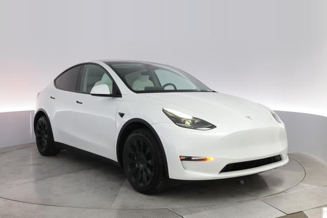 2023 Tesla Model Y — photo 10 of 22