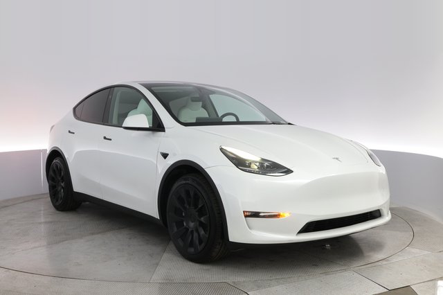 2023 Tesla Model Y — photo 10 of 22