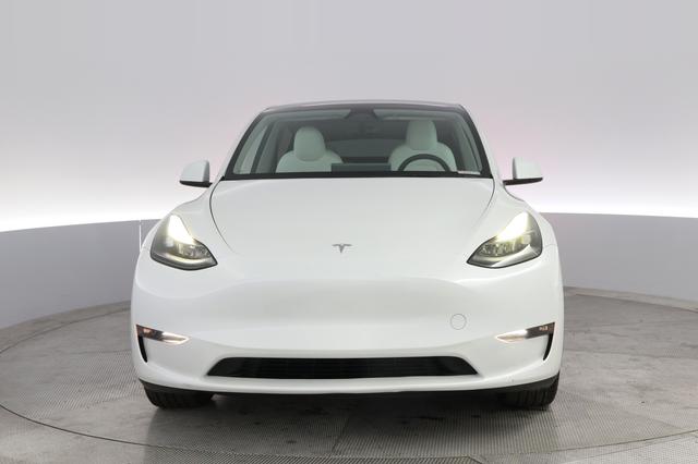 2023 Tesla Model Y — photo 9 of 22