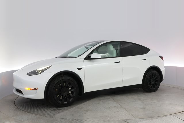 2023 Tesla Model Y — photo 14 of 22