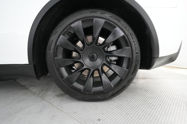 2023 Tesla Model Y — photo 7 of 22