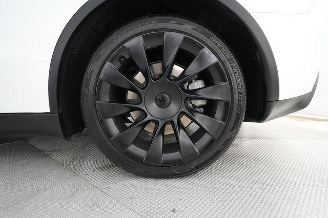 2023 Tesla Model Y — photo 7 of 22