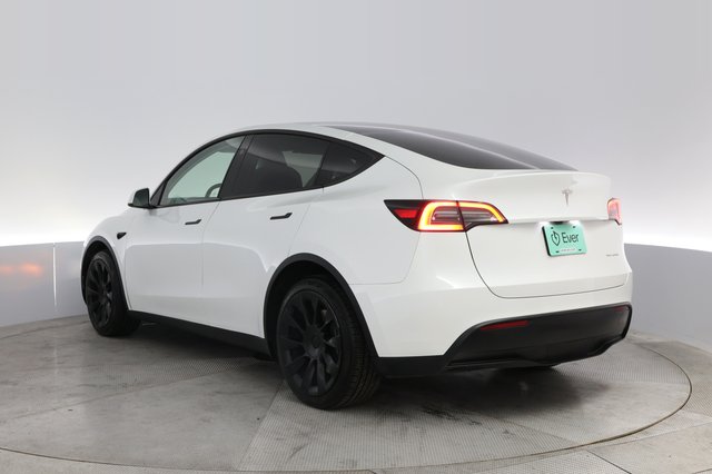 2023 Tesla Model Y — photo 13 of 22