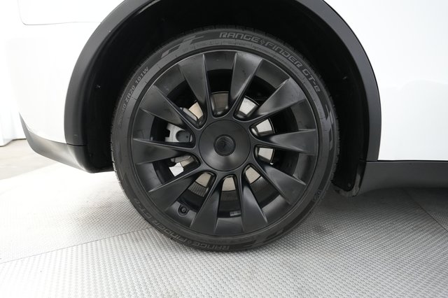 2023 Tesla Model Y — photo 16 of 22