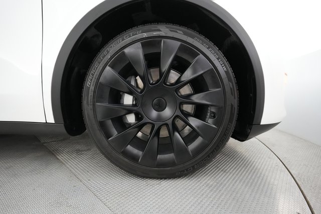2023 Tesla Model Y — photo 17 of 22