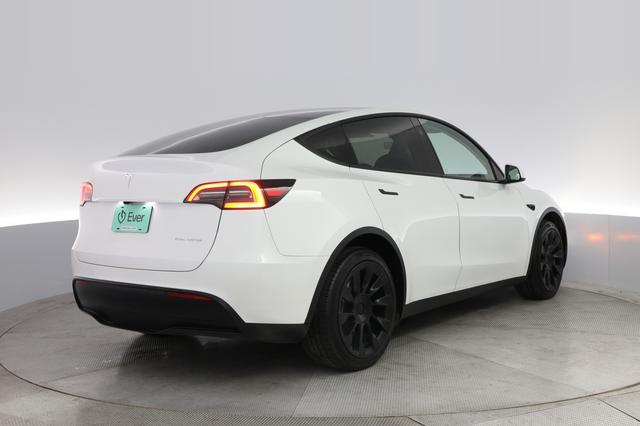 2023 Tesla Model Y — photo 2 of 22
