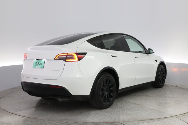 2023 Tesla Model Y — photo 2 of 22