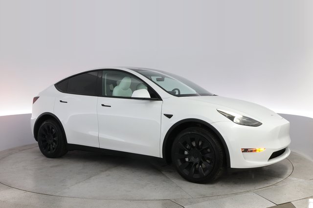 2023 Tesla Model Y — photo 11 of 22