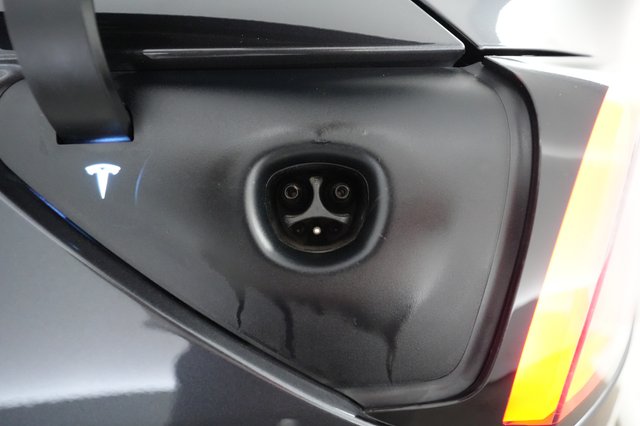 2024 Tesla Model Y — photo 8 of 26