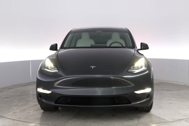 2024 Tesla Model Y — photo 9 of 26