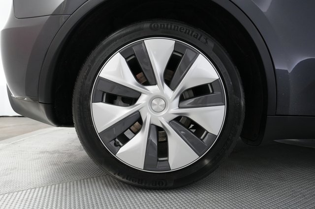 2024 Tesla Model Y — photo 17 of 26