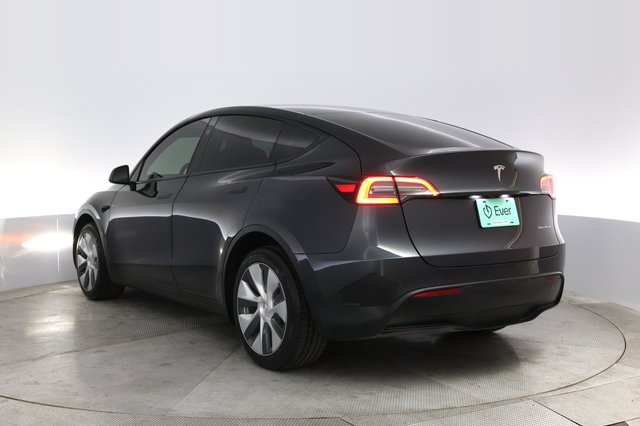 2024 Tesla Model Y — photo 13 of 26