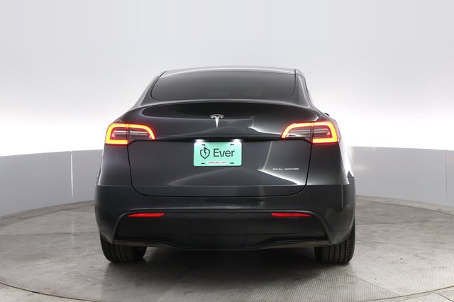 2024 Tesla Model Y — photo 12 of 26