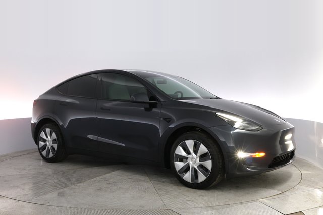 2024 Tesla Model Y — photo 11 of 26