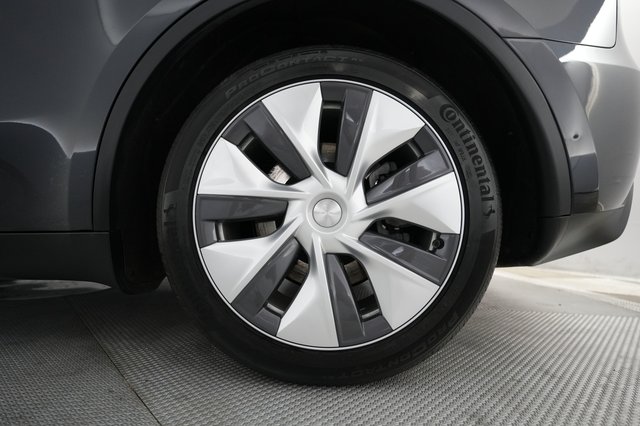 2024 Tesla Model Y — photo 16 of 26