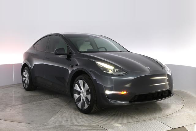2024 Tesla Model Y — photo 10 of 26