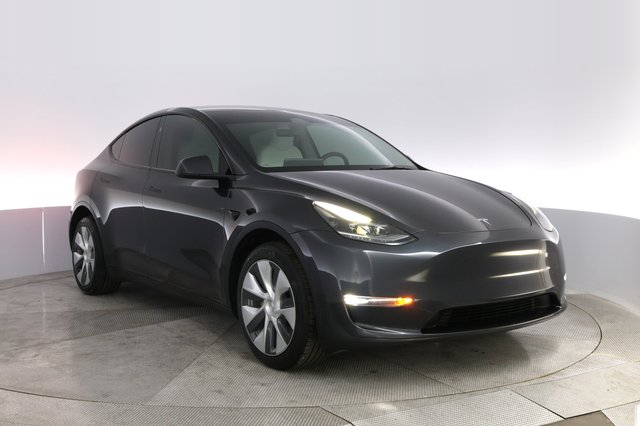 2024 Tesla Model Y — photo 10 of 26
