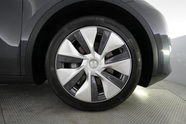 2024 Tesla Model Y — photo 7 of 26