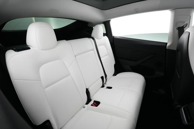 2024 Tesla Model Y — photo 4 of 26