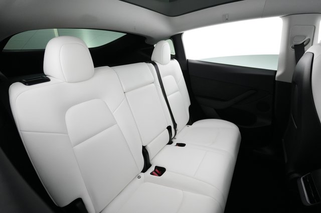 2024 Tesla Model Y — photo 4 of 26