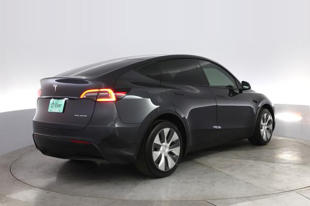 2024 Tesla Model Y — photo 2 of 26