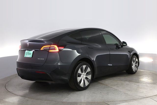 2024 Tesla Model Y — photo 2 of 26