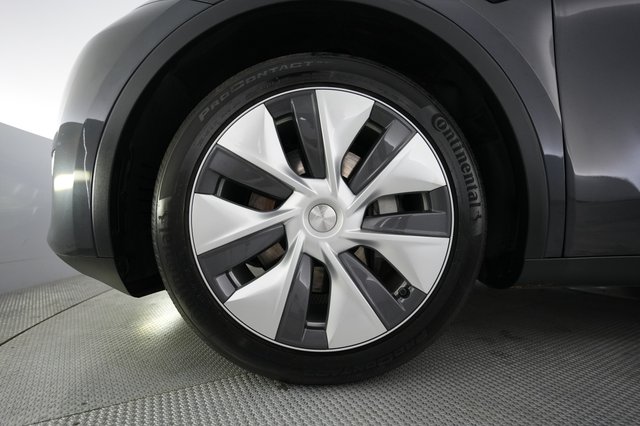 2024 Tesla Model Y — photo 15 of 26