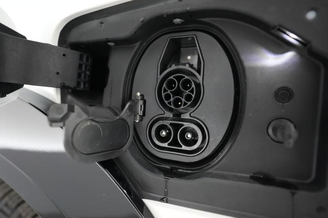2024 Lexus RZ — photo 8 of 22