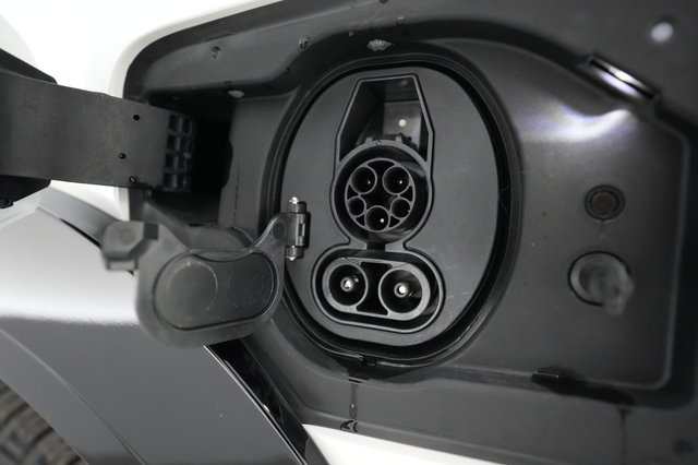 2024 Lexus RZ — photo 8 of 22