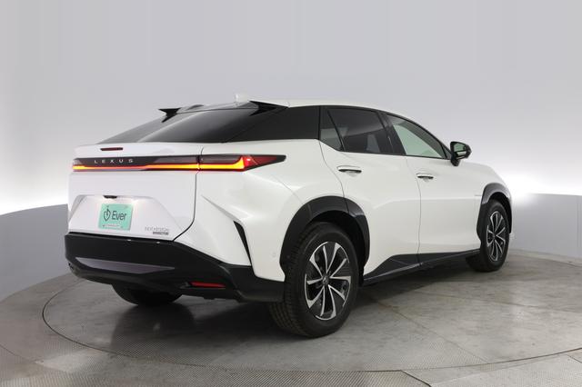 2024 Lexus RZ — photo 2 of 22