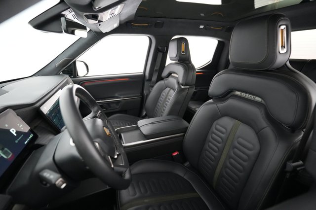 2023 Rivian R1T — photo 3 of 22
