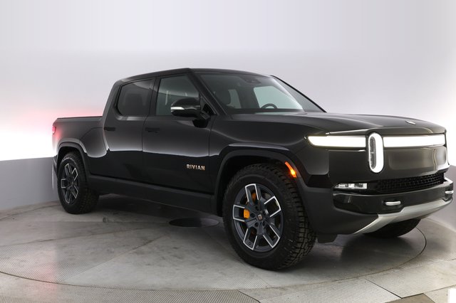 2023 Rivian R1T — photo 10 of 22