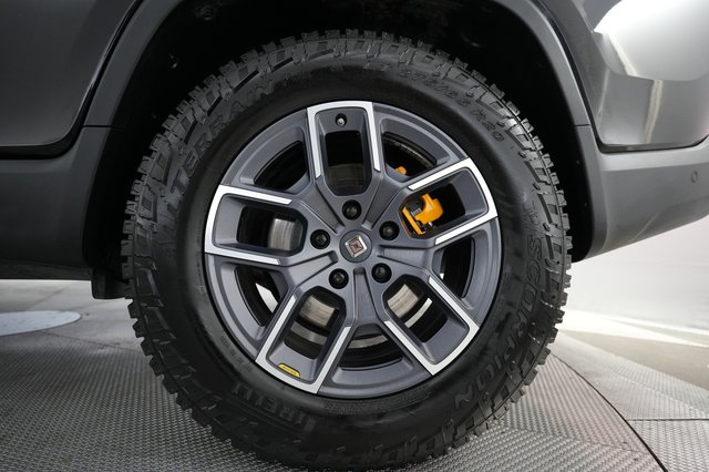 2023 Rivian R1T — photo 17 of 22