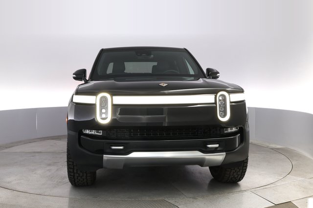 2023 Rivian R1T — photo 9 of 22