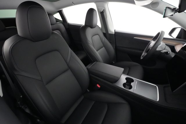 2023 Tesla Model Y — photo 19 of 26
