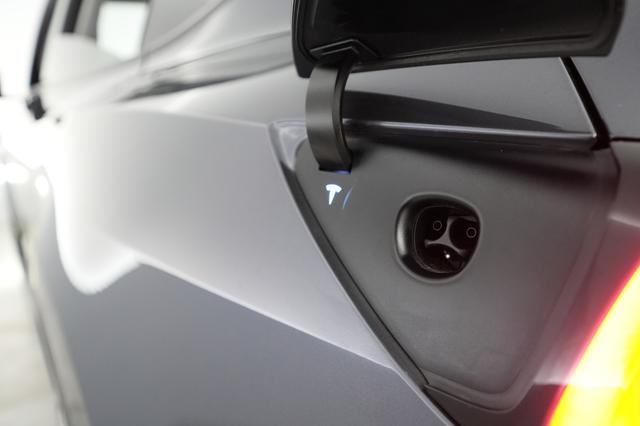 2023 Tesla Model Y — photo 8 of 26