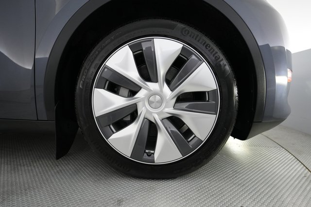 2023 Tesla Model Y — photo 16 of 26