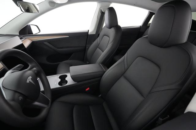 2023 Tesla Model Y — photo 3 of 26