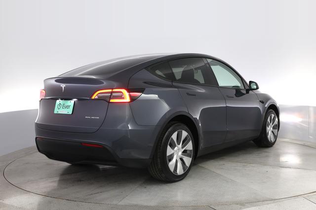 2023 Tesla Model Y — photo 2 of 26
