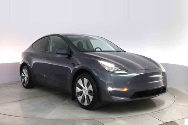 2023 Tesla Model Y — photo 10 of 26