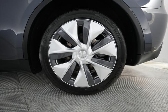 2023 Tesla Model Y — photo 7 of 26