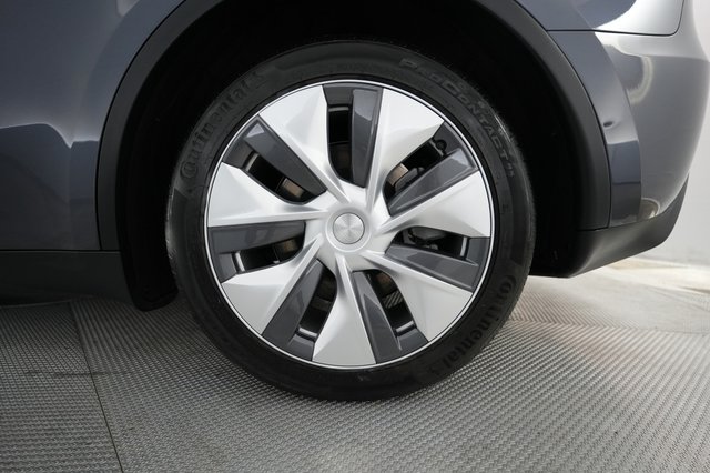 2023 Tesla Model Y — photo 7 of 26