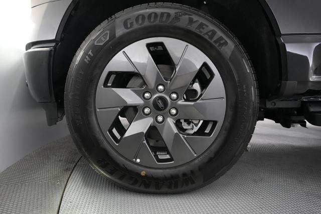 2024 Ford F-150 Lightning — photo 9 of 16